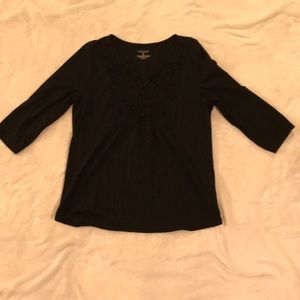 Black mid sleeve length shirt